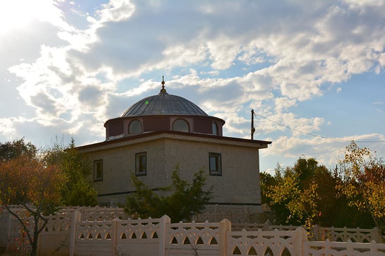 Türbeye giden rota fotoğrafı